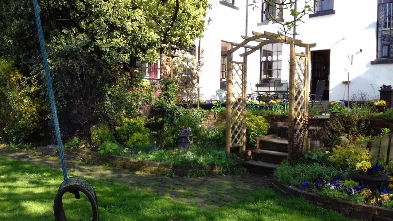 Heath House Bed & Breakfast Dewsbury Exterior photo